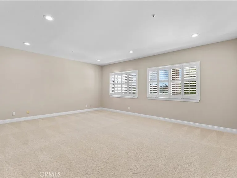 540 W 25th St — Photo 30