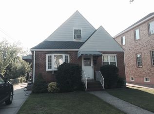 8318 266th St, Glen Oaks, NY 11004
