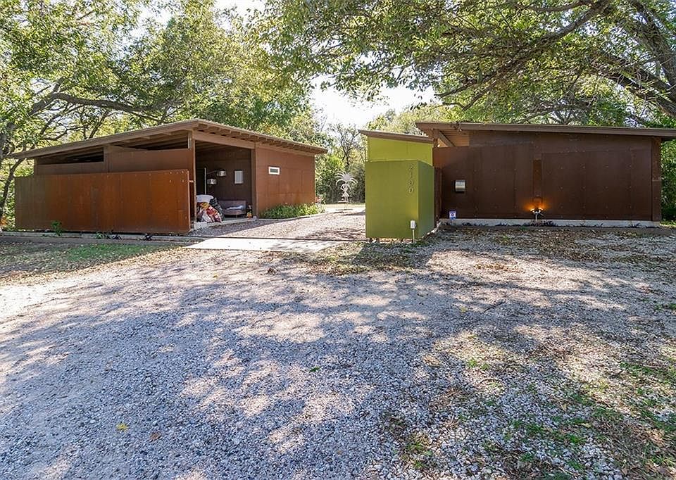 1st image of 2100 Lakeland Dr