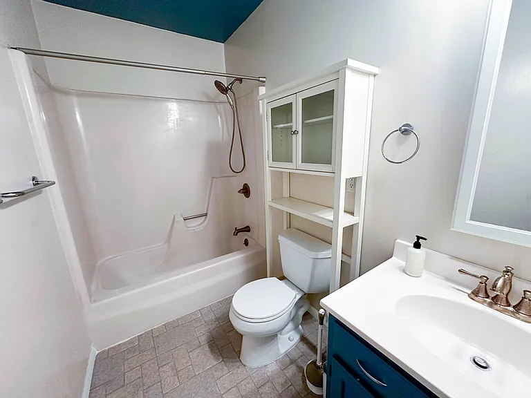 200 Oakley Dr — Photo 25