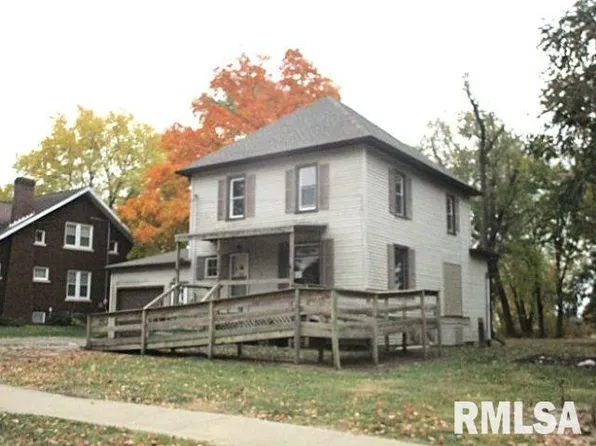 419 E Walnut St, Washburn, IL 61570