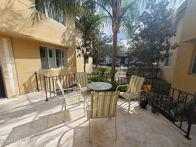 2159 Riverside Ave #1 — Photo 2