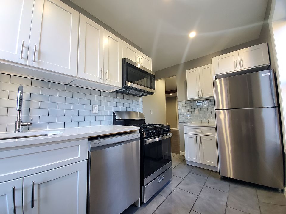 1st image of 901 Woodycrest Ave APT D2