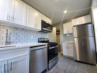 901 Woodycrest Avenue