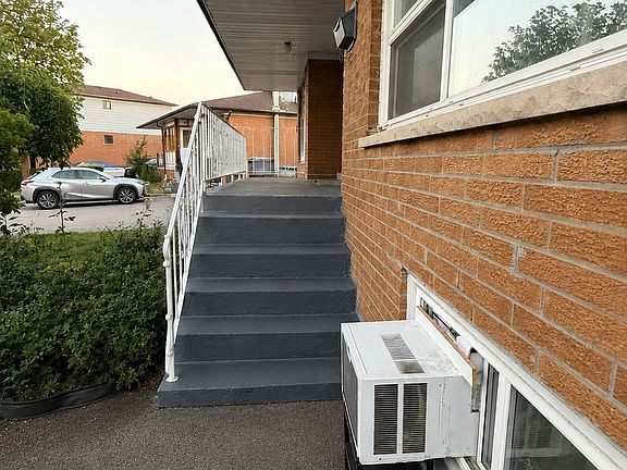 3rd image of 3145 Mallbridge Cres
