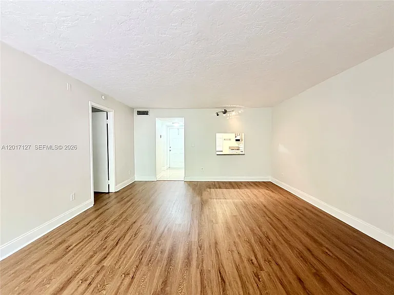 450 Commodore Dr #214 — Photo 7