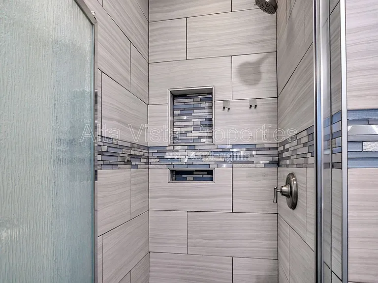 120 Green Ave — Photo 20