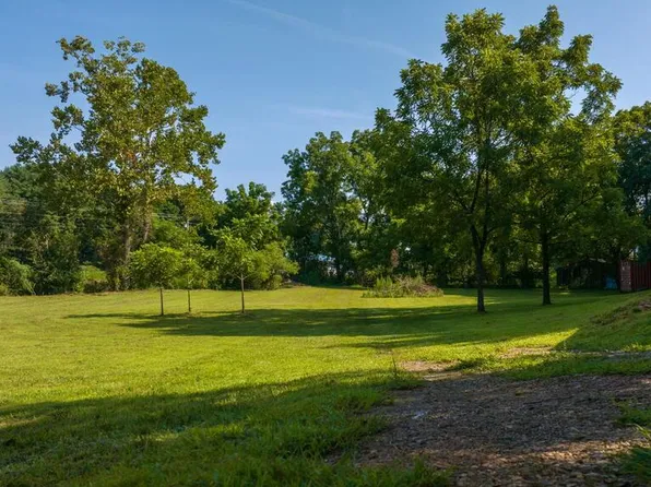 45 Green Cove Rd, Brasstown, NC 28902