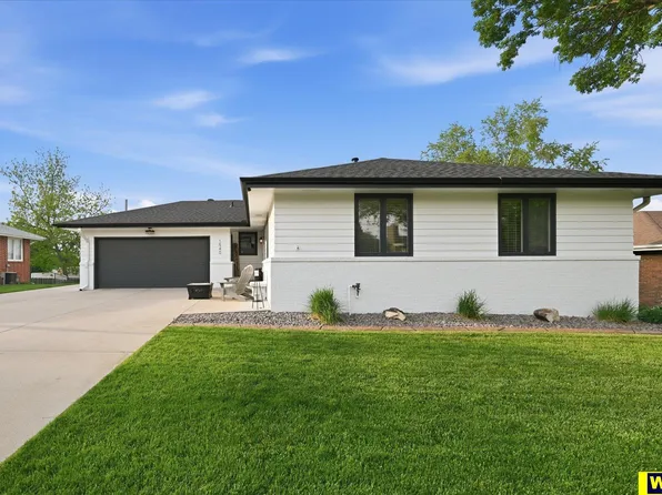 1540 Oak Dr, Blair, NE 68008