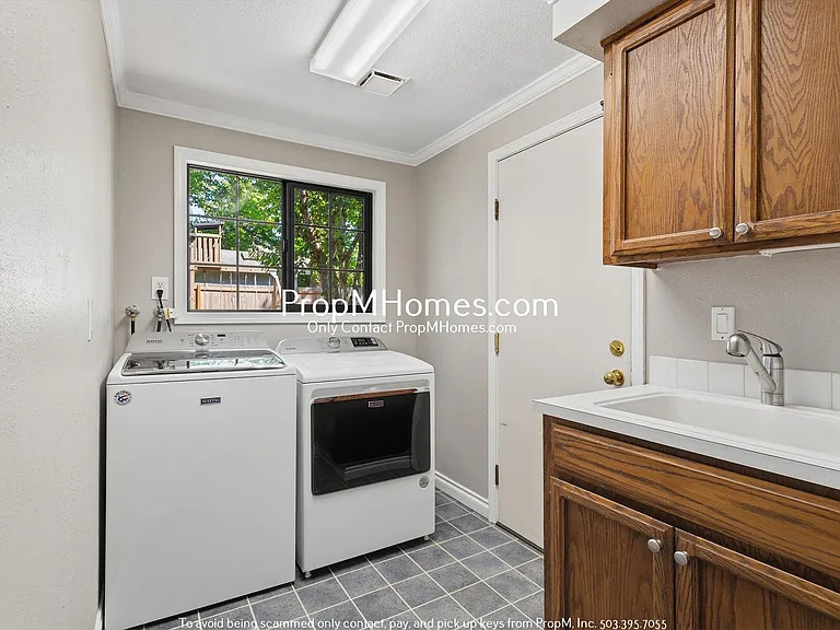 12200 SW 128th Ave — Photo 29