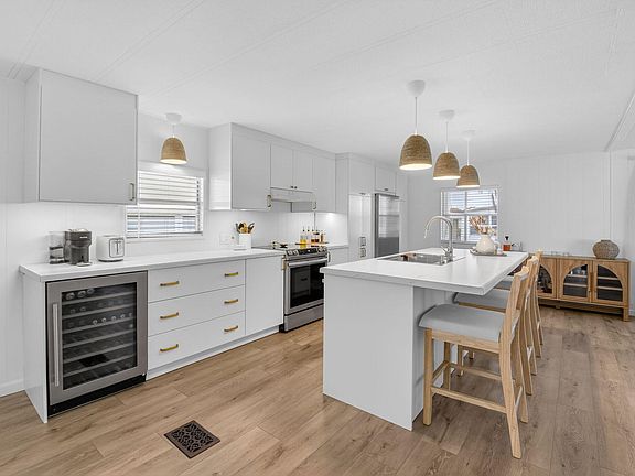 4th image of 53002 Del Rio Bay