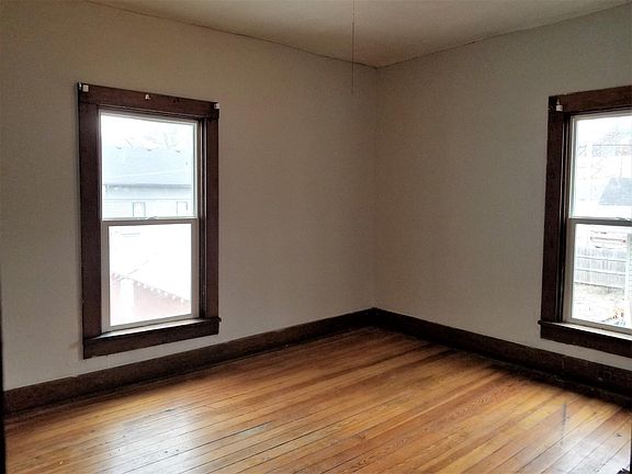 3rd image of 114 N Leonard St APT 4