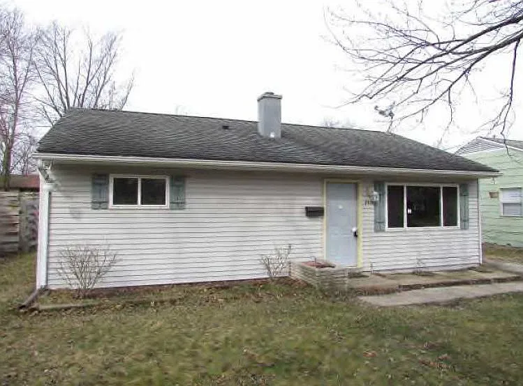 2409 Manhattan St photo 1