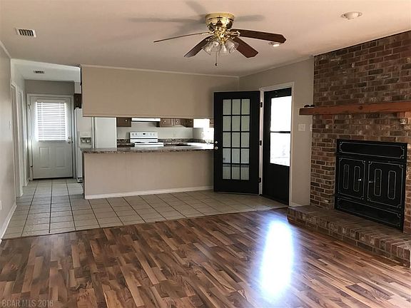 Den looking toward Kitchen