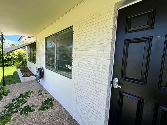 3rd image of 2217 NW 4th Avenue