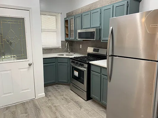 Rented by Limestone Realty Bklyn, LLC | media 21