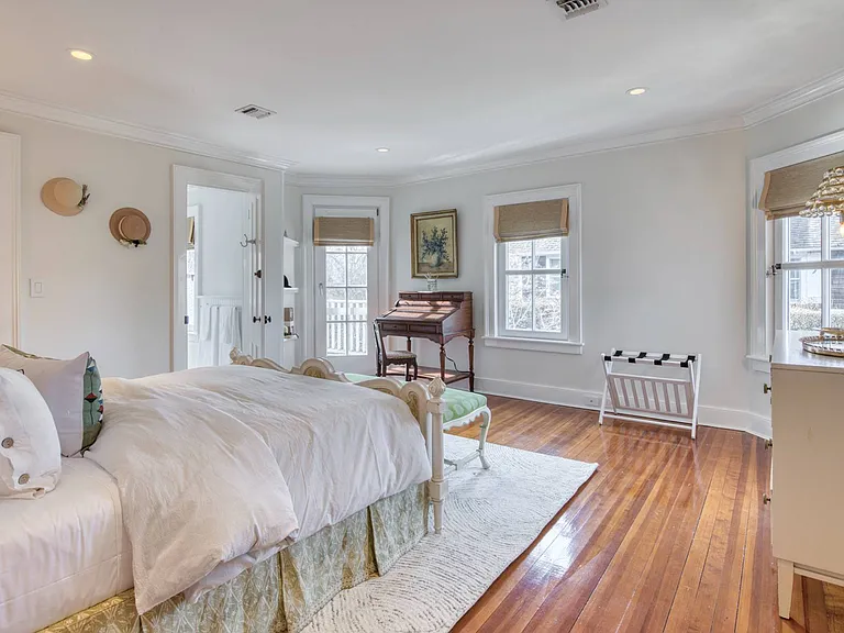 232 Hill St — Photo 18