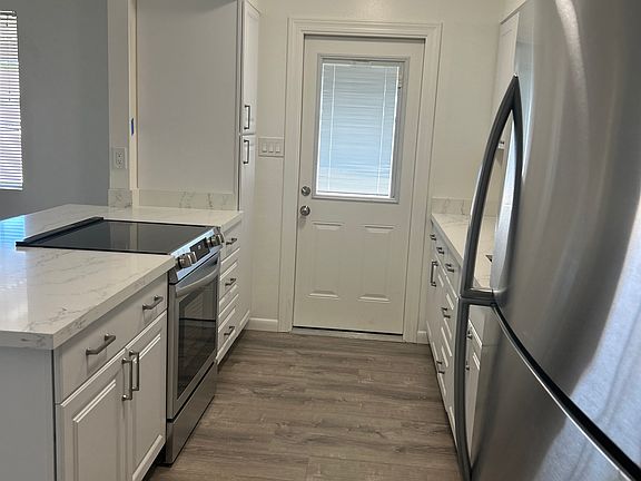 3rd image of 306 E Manhatton Dr