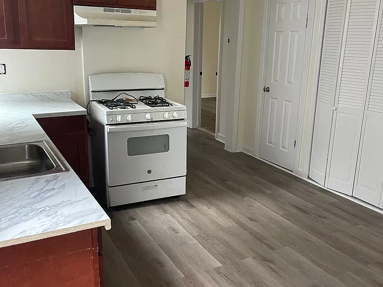 17 20th Ave #2 — Photo 8
