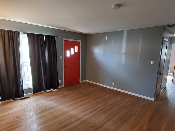 4th image of 7922 White Ln