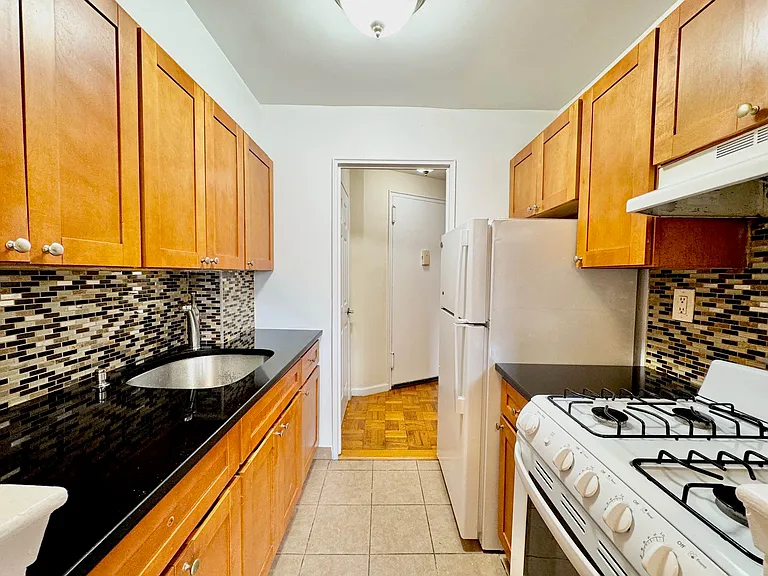 14202 84th Dr #1F — Photo 6