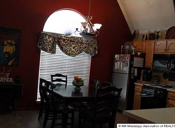 4th image of 1260 Thames Dr