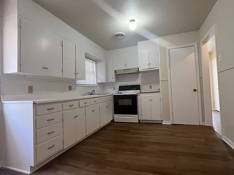 1710 Avalon Rd — Photo 5