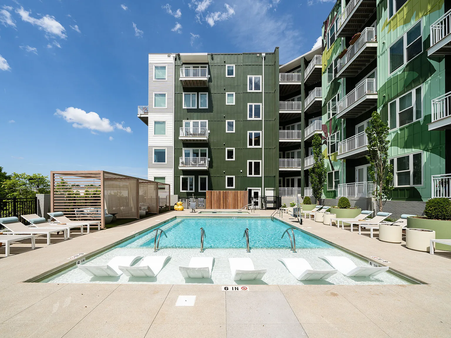 Queens Wedgewood Houston — Photo 4