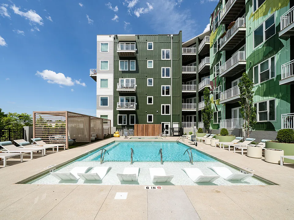 Queens Wedgewood Houston apartments community photo