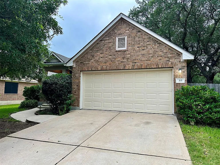 315 Sendero Ln — Photo 2