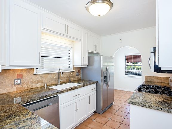 4th image of 4849 Kensington Dr