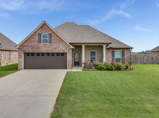 104 Arrowwood Rd, Youngsville, LA 70592