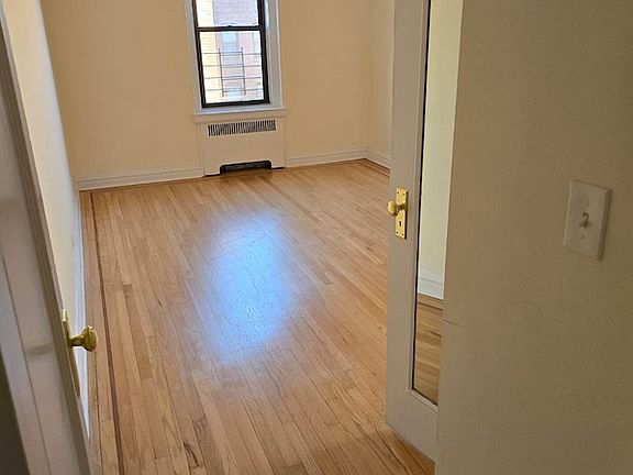 4th image of 35-50 82nd St #6Z