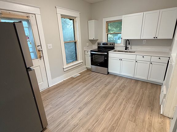 4th image of 516 E 3rd St #1