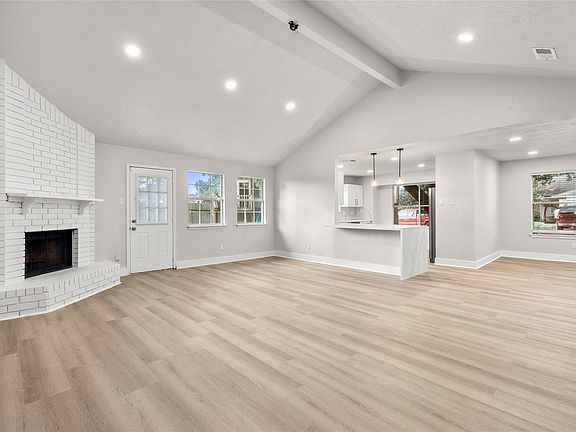 4th image of 2723 Goldspring Ln
