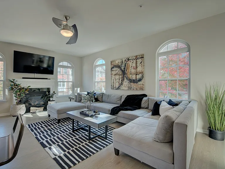 940 Hall Station Dr — Photo 11