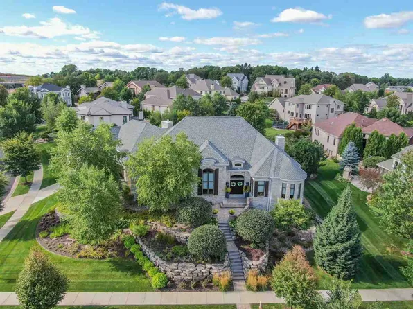 9906 Fallen Leaf Dr, Middleton, WI 53562
