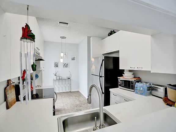4th image of 15433 NW 12th Place