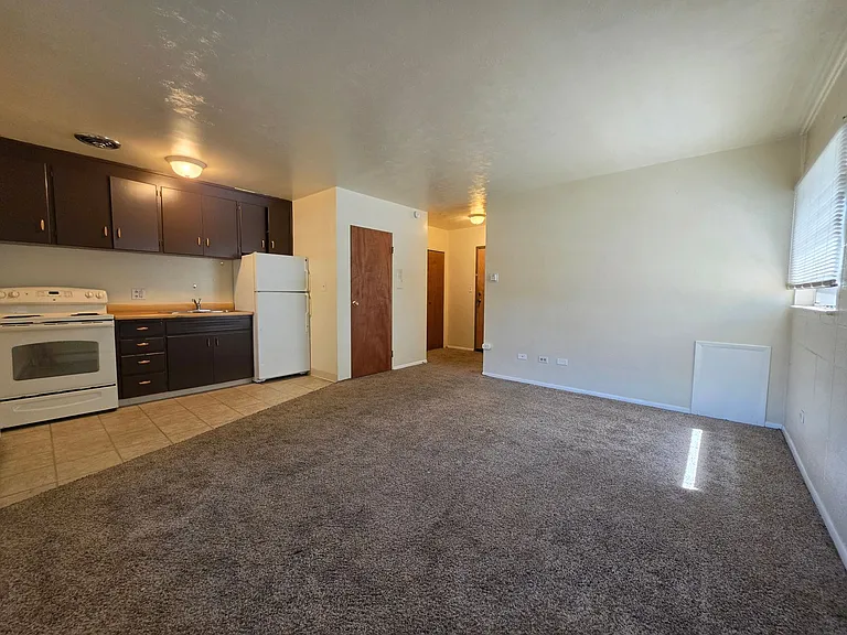 702 Emery — Photo 9