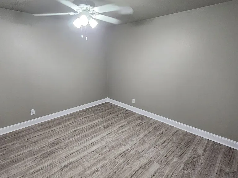 1304 Summit St #206 — Photo 8