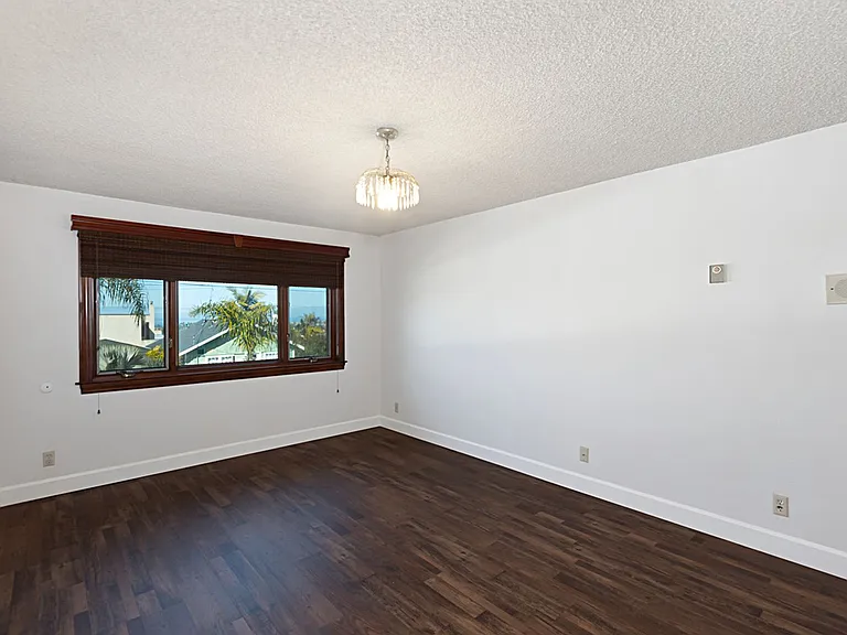 4495 Brighton Ave — Photo 10