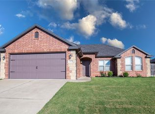 6115 S 37th St, Rogers, AR 72758