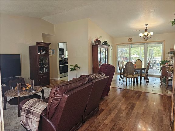 5th image of 814 Prairie Oaks Dr