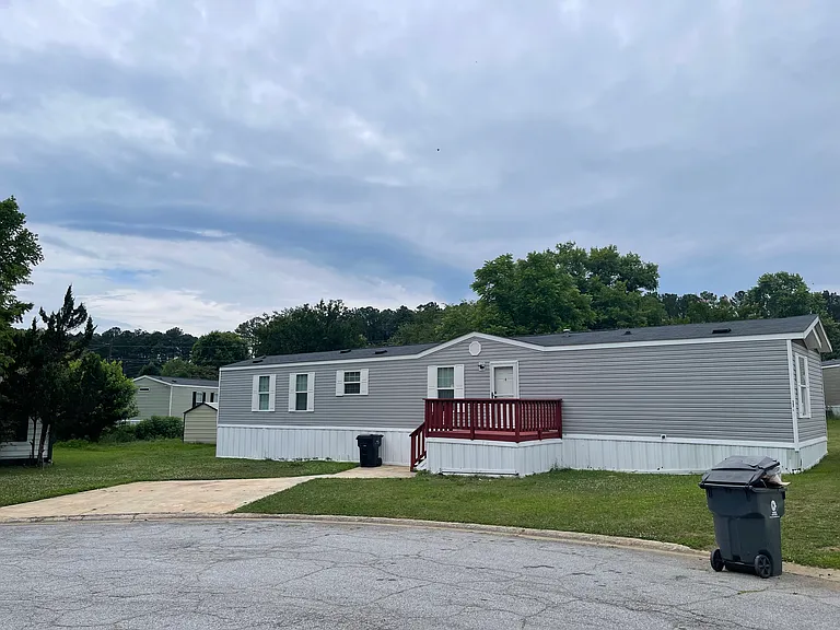 175 Woodview Rd — Photo 8