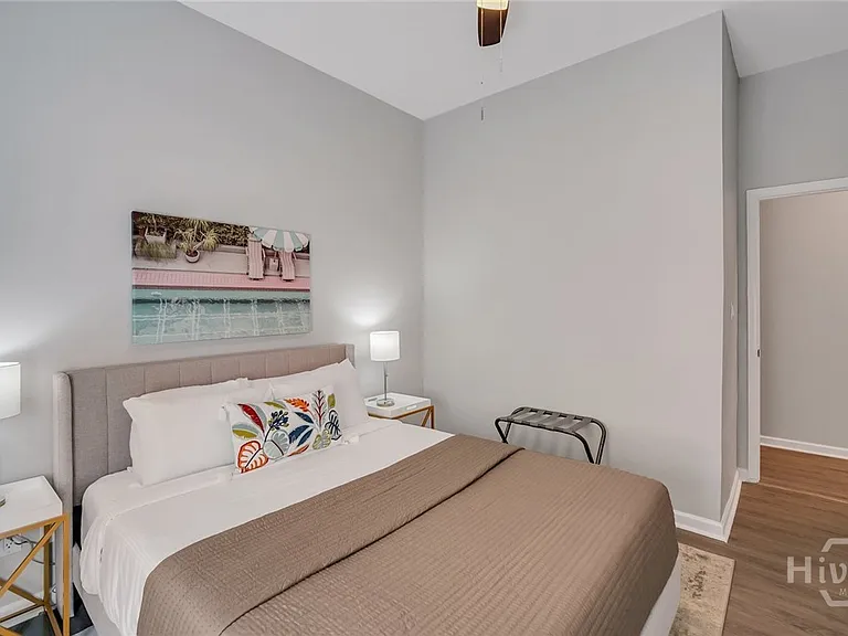 323 W 31st St #2 — Photo 12