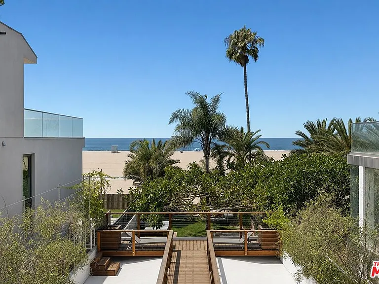 936 Palisades Beach Rd — Photo 33