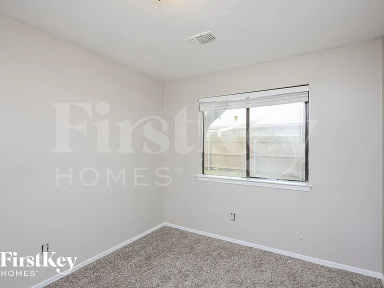 6216 Fairlane Dr — Photo 12