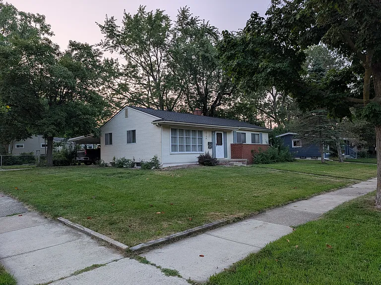2734 Hampshire Rd — Photo 3