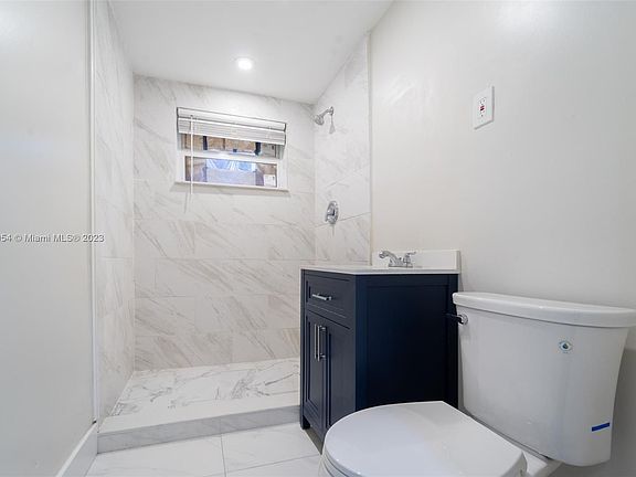 5th image of 1537 Jefferson Ave #7