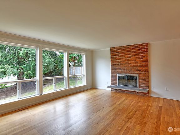 3rd image of 3011 181st Avenue NE